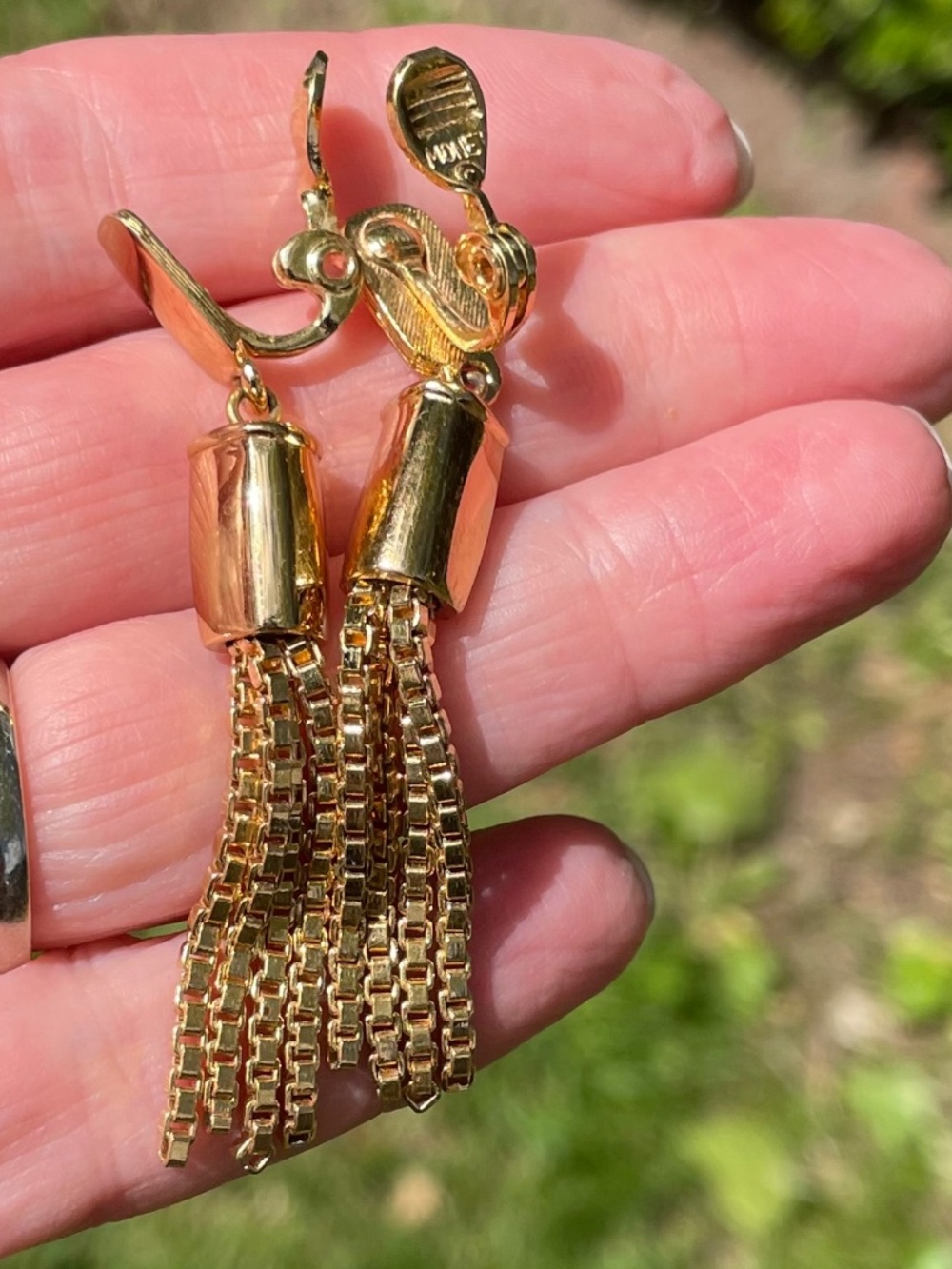 Vintage Monet Signed Clip Earrings with Box Chain and Fringe Tassel in Gold-tone - Picture 3 of 6
